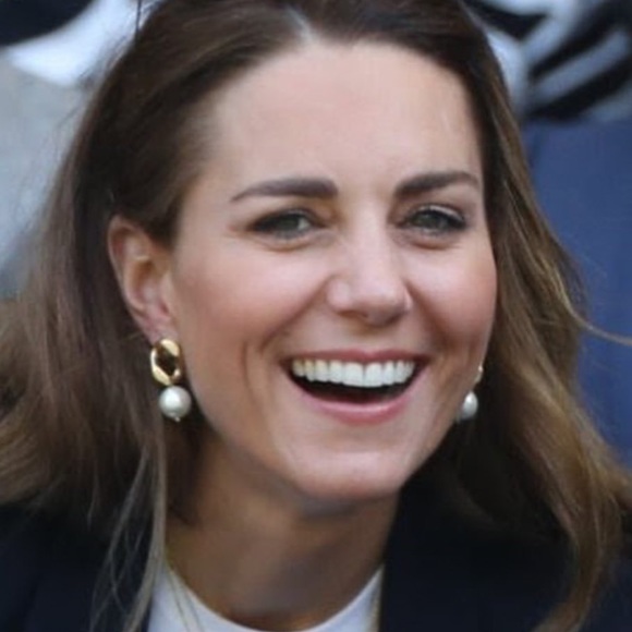 NWOT Gorgeous gold hoops & Pearl Charm😍 - Picture 3 of 12